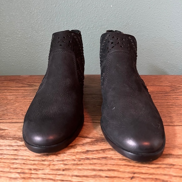 Vince Camuto Boot Black Leather Size 8 NWOT - Picture 2 of 12